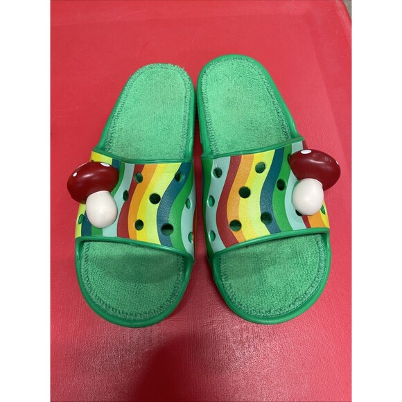 Crocs Classic Zen Garden Mushroom Slides Green Junior Size 5 Women Size 7 - Picture 1 of 5
